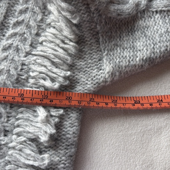 NWT RW&CO. Gray Cable Knit Sweater - Picture 8 of 11